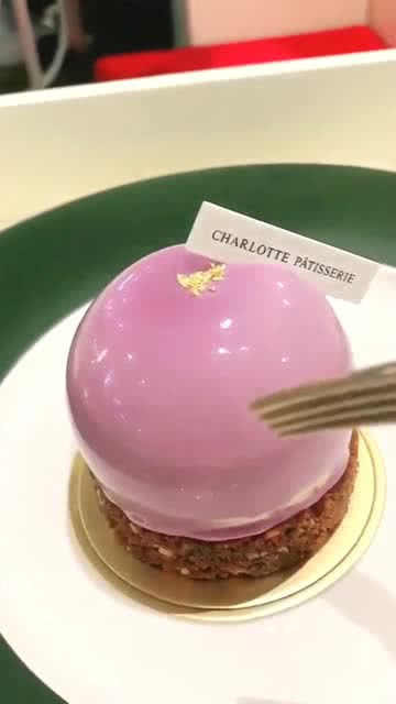 这糕点真是有魔力的呀,单单看着就能美上一整天