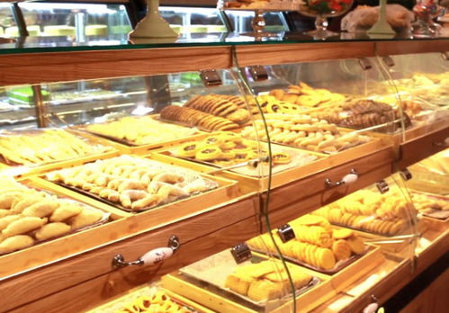 新疆一家二十年的糕点店,一个八寸的蛋糕,售价仅五十五块钱